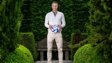 Robin van Persie lands first head coach role with Heerenveen