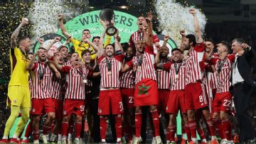 Olympiacos beat Fiorentina to win Greece's 1st European trophy
