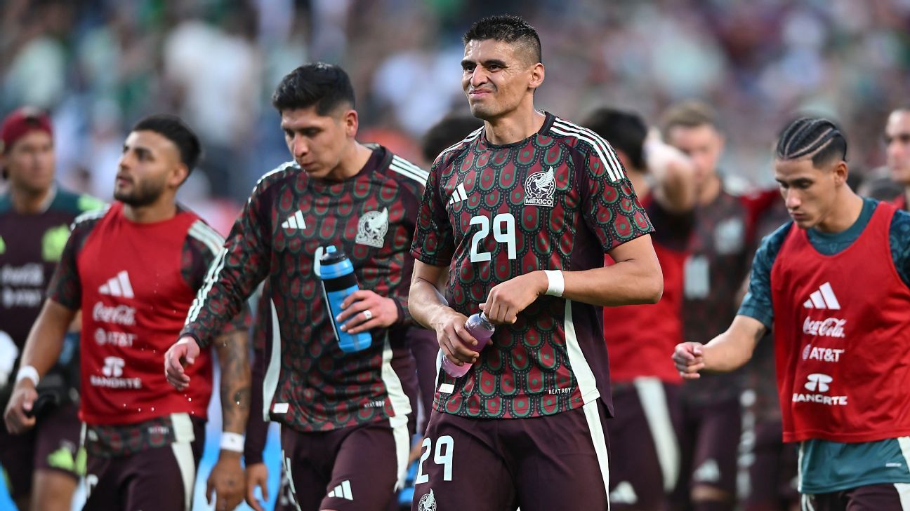 Mexico vs.  Uruguay: Pause for homophobic screams