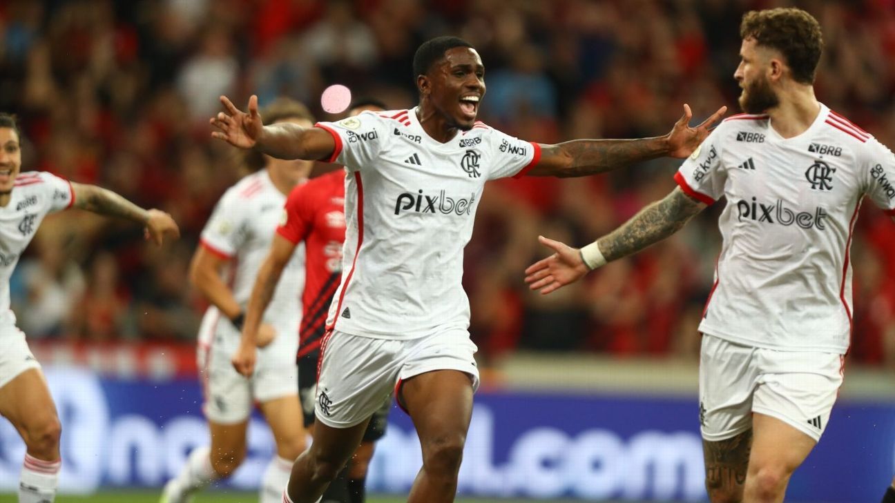 Herói do Flamengo, Everton Araújo se emociona ao lembrar dos pais após primeiro gol