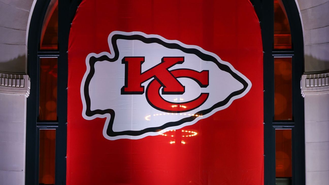 Source -- Chiefs, Peyton Hendershot both fined for Ravens incident - ESPN