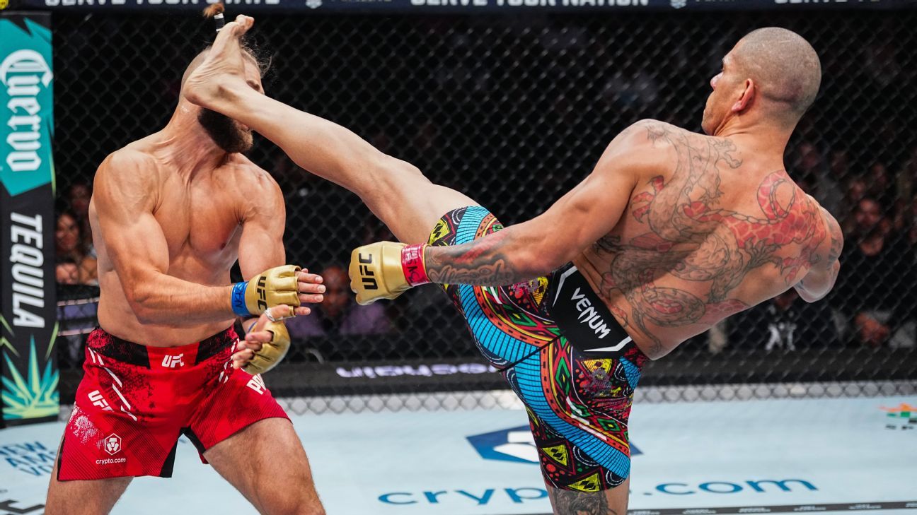 Pereira retains belt with head-kick KO of Prochazka