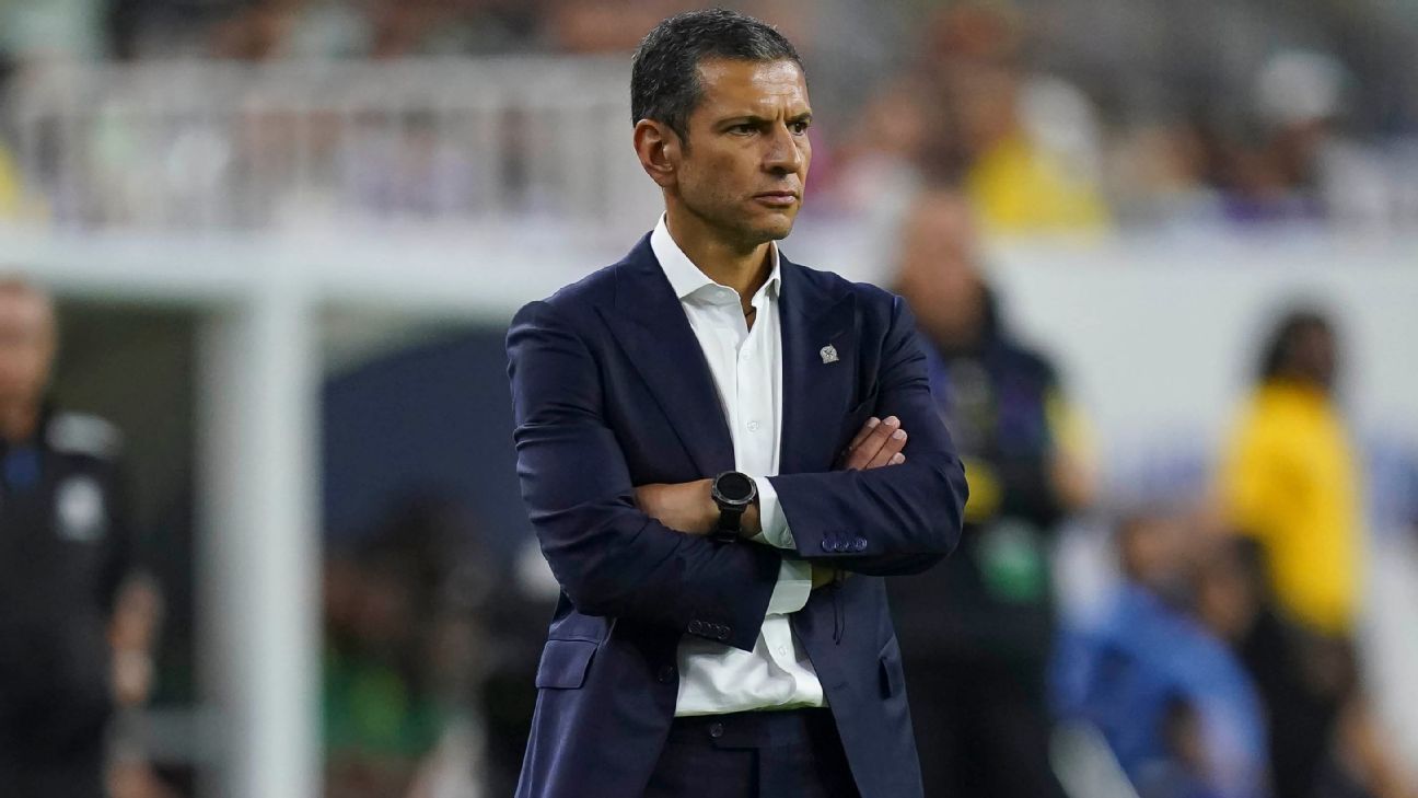 Lozano casi fuera de Selección Mexicana; Aguirre toma fuerza, fuentes