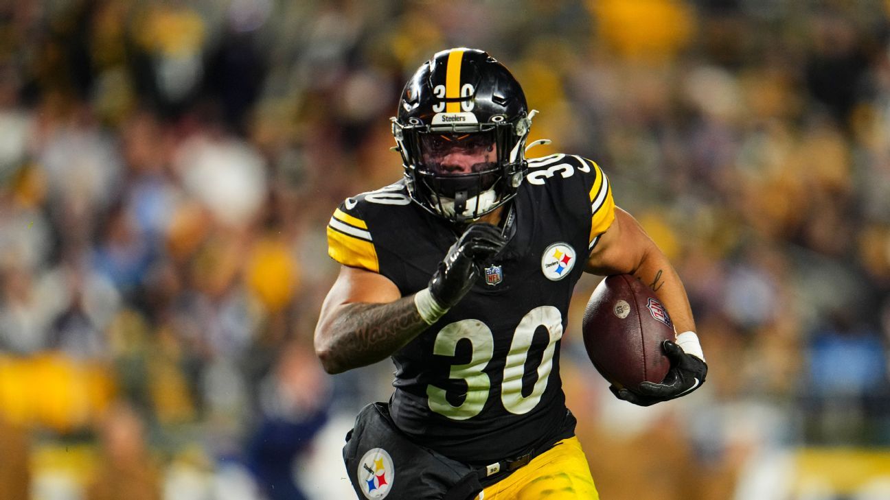 Steelers starting RB Warren inks 2-year extension