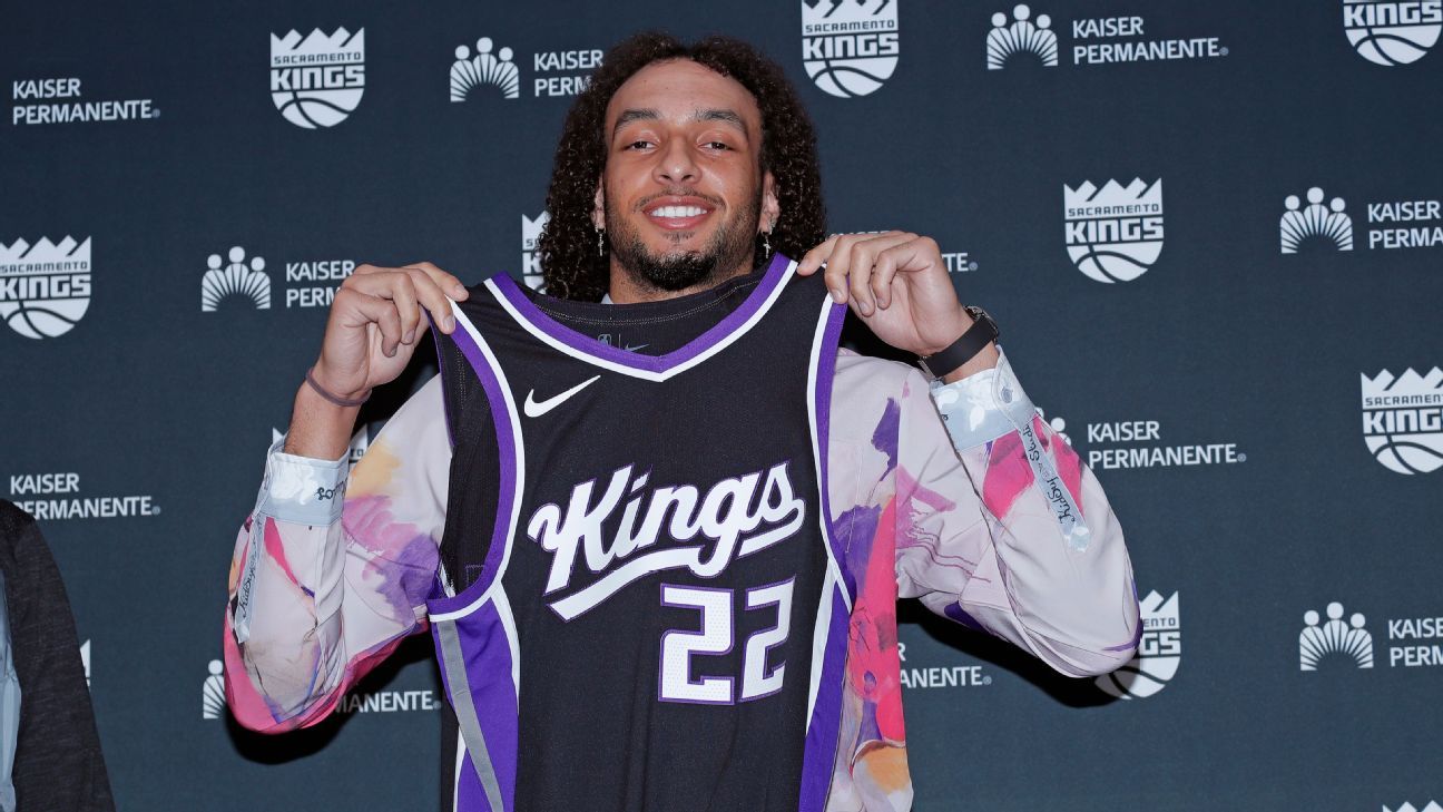 Kings’ Carter out at least 6 months after surgery