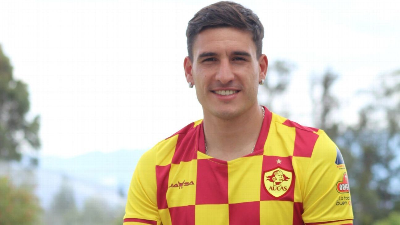 Facunda Callejo con camiseta de Aucas.