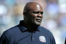 Hall of Fame LB Lawrence Taylor in hospital with stomach issue