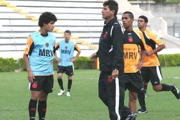 Renato Gaúcho resgata Coutinho no Vasco e avalia: As pessoas vão criticar.