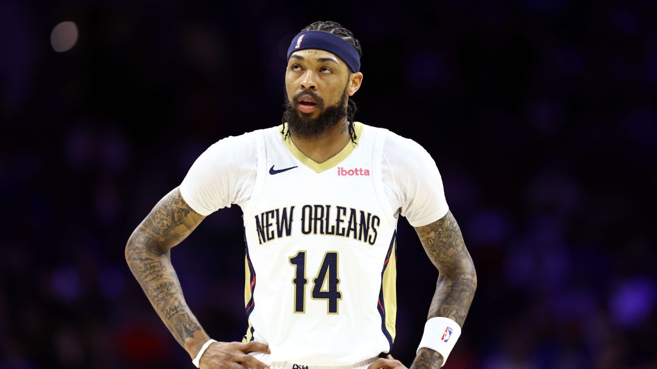 Pelicans’ Ingram hobbles off with injured ankle