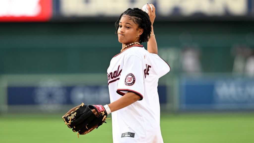 USWNT's Bethune tears meniscus on Nats' 1st pitch