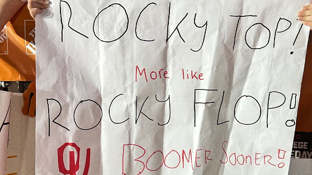 Best signs from 'College GameDay' at Tennessee-Oklahoma