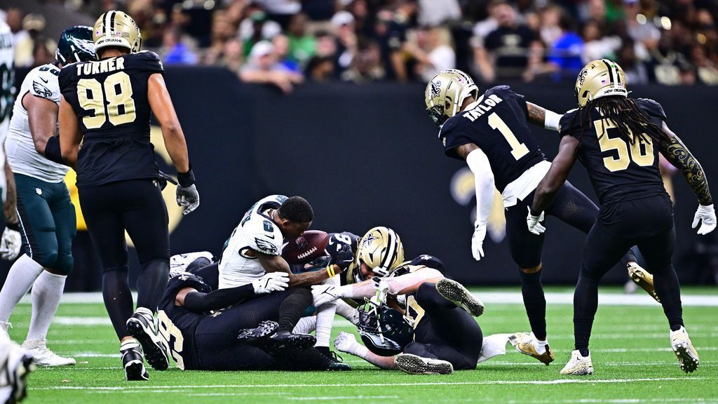 Eagles DB accuses Saints of ‘dirty play’ after DeVonta Smith injured