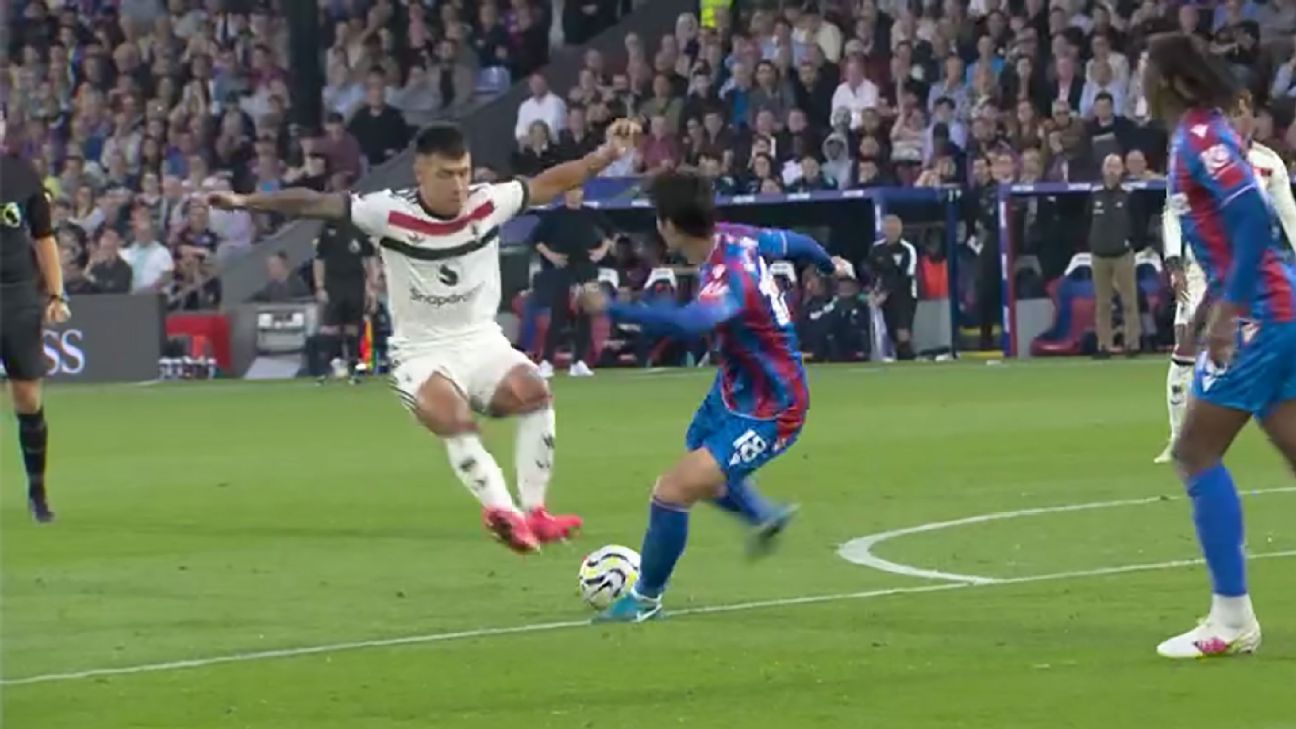 Why Man United's Martínez should have been sent off for horror tackle at Palace