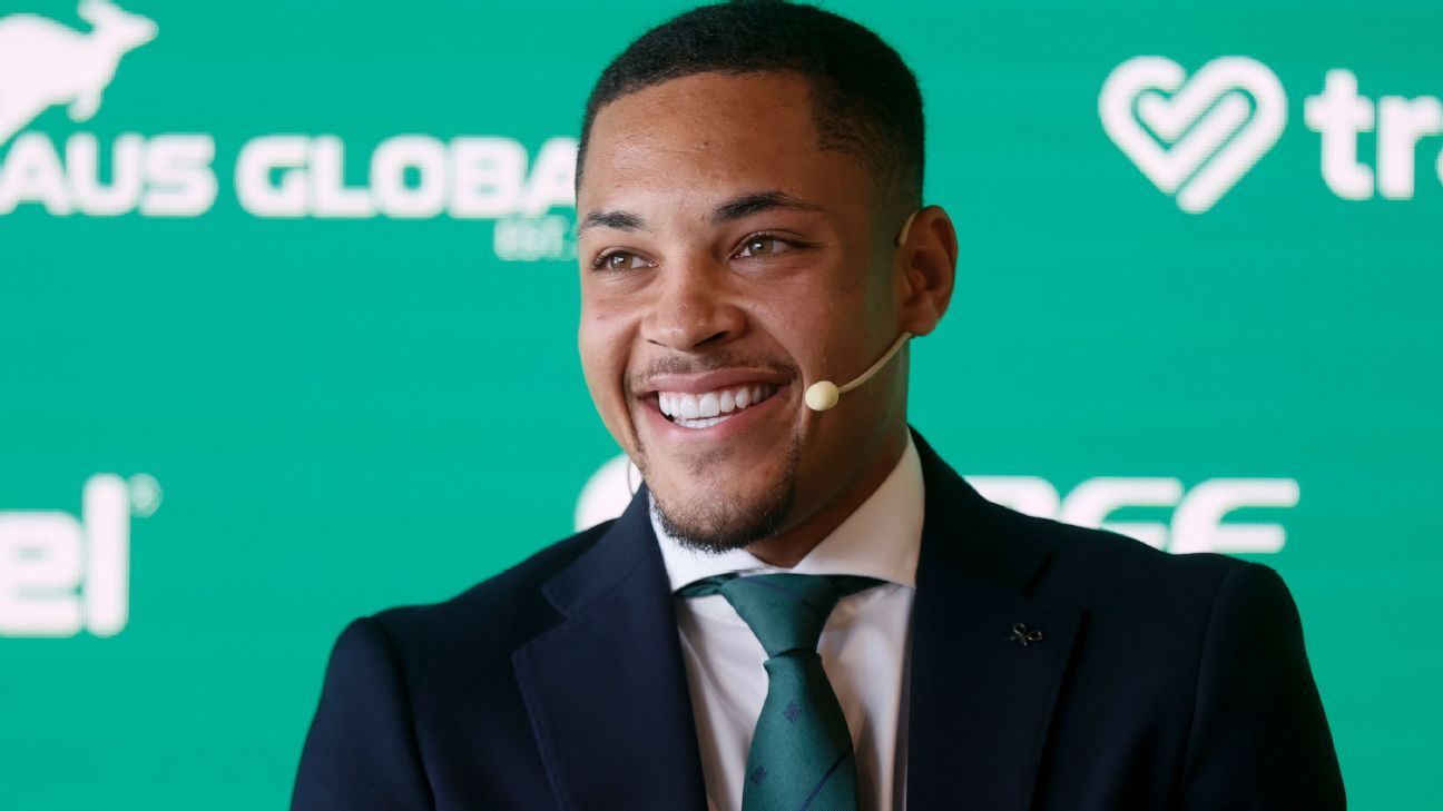 Palmeiras investe mais de R$330 milhões em trio de contratações recordes.