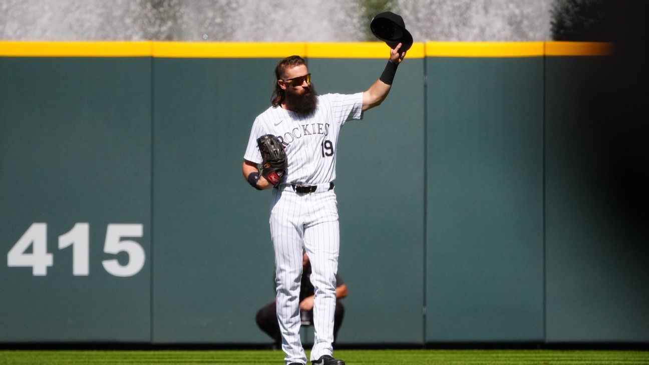 Rockies' Blackmon takes curtain call in last game