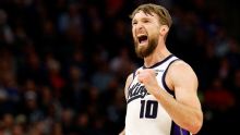 Kings recuperarán a Domantas Sabonis luego de 27 juegos, fuentes