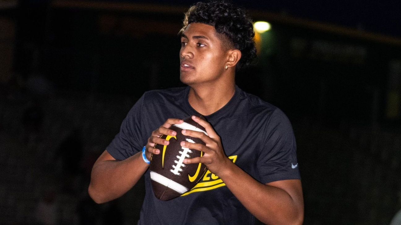 Oregon signee QB Sagapolutele to enter portal