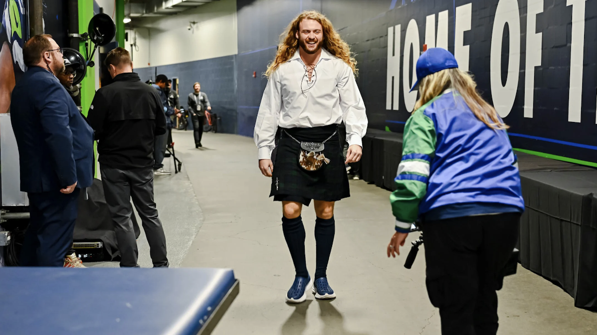 Brady Russell’s kilt leads NFL’s Week 6 arrivals