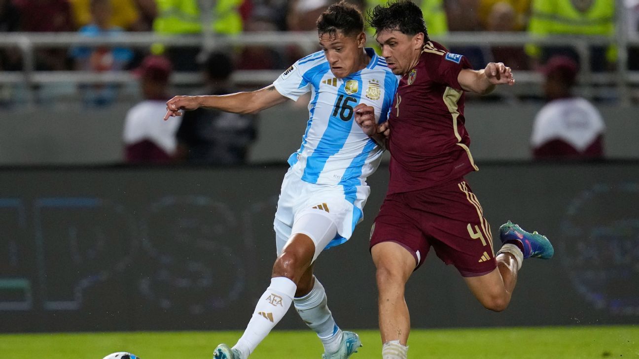 Argentina drew 1-1 with Venezuela in a stadium that was nearly flooded