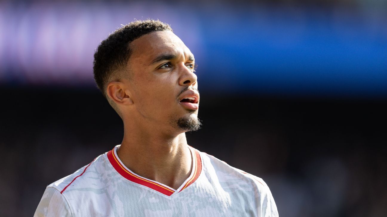 Slot: Alexander-Arnold no se inmuta ante las conversaciones sobre transferencias