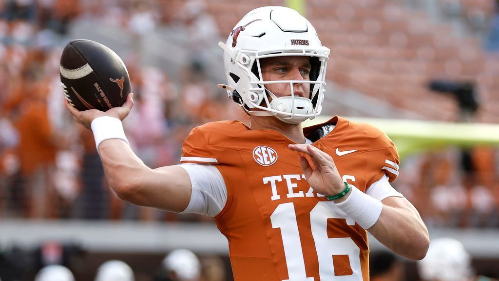 Texas benches Quinn Ewers for Arch Manning and then switches back