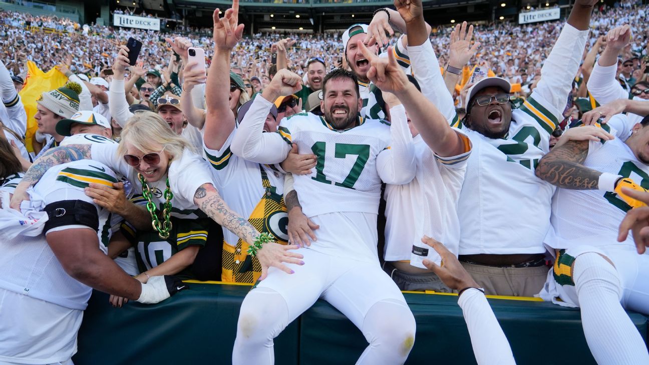 Brandon McManus scores the game-winning field goal in the Packers’ first game