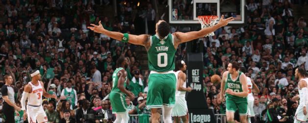 מעורב הופס ליום רביעי: סלטיקס עם 29 שלשות / עונה של חילוף משמרות / מנחם לס מעורב הופס ליום רביעי: סלטיקס עם 29 שלשות / עונה של חילוף משמרות / מנחם לס