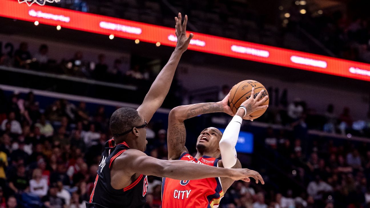 According to sources, Pelicans’ Dejounte Murray broke his hand in the opening game