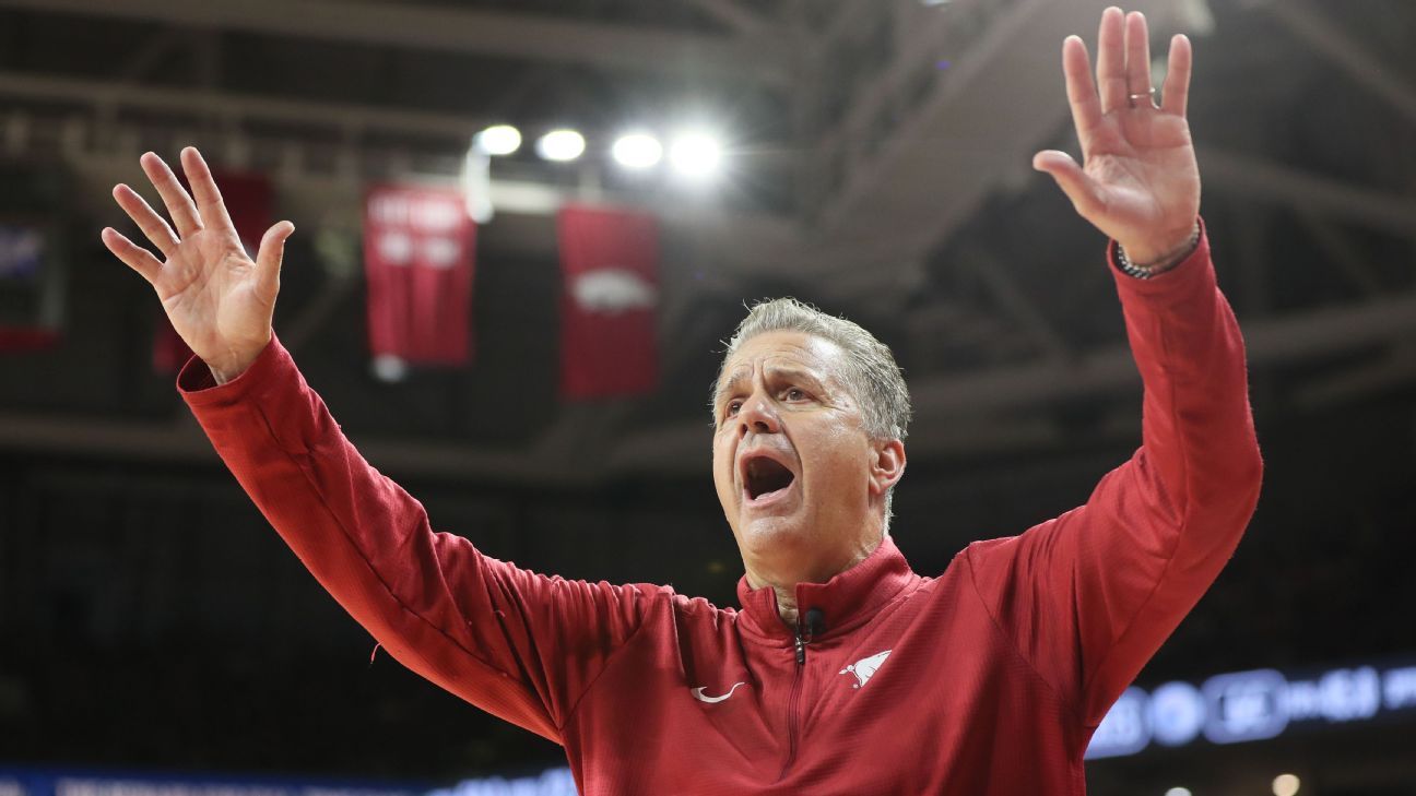 John Calipari downplays fan ovation in first game at Arkansas ESPN