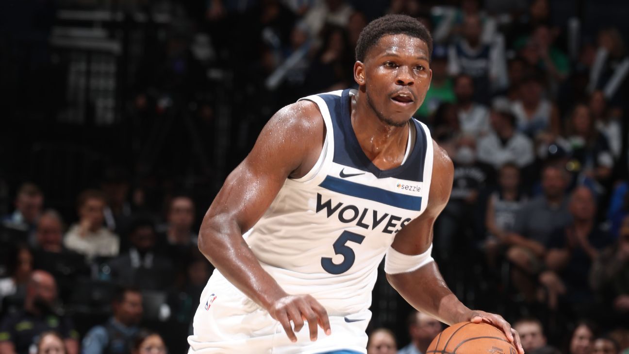 Wolves' Edwards fined $35K for obscene gesture