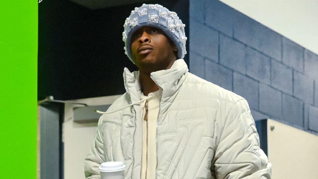 Geno Smith stays warm with cozy fit to lead NFL Week 9 arrivals