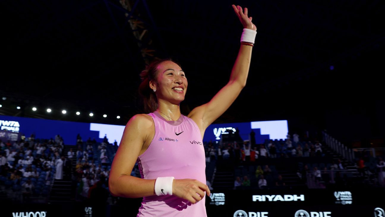 Zheng routs Paolini, makes semis at WTA Finals