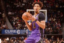 Lakers' Hayes suspended one game for pushing Wizards' mascot