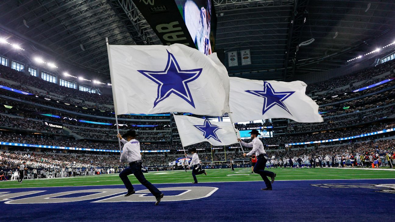 Piece of metal falls from Cowboys' stadium roof