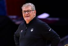 UConn's Auriemma ties VanDerveer for most AP Top 25 appearances
