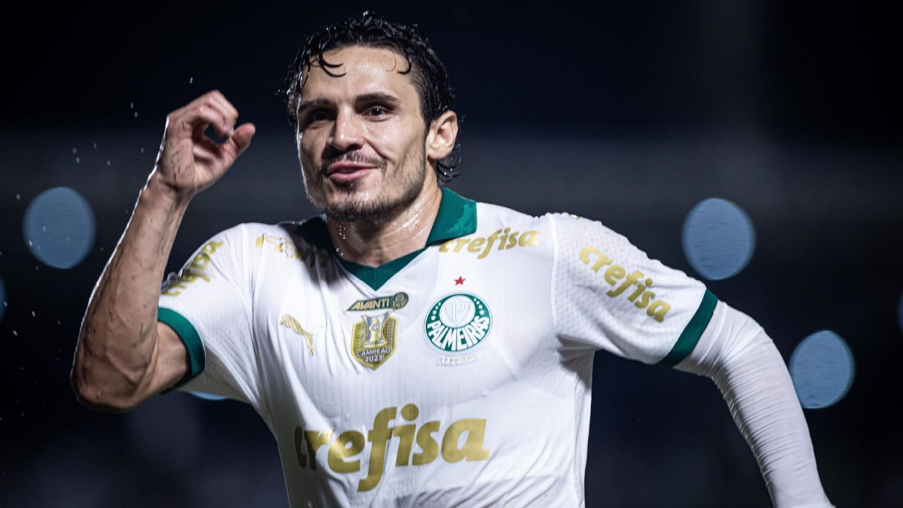 Palmeiras lidera o Brasileirão após derrota do Botafogo e rebaixa Atlético-GO.