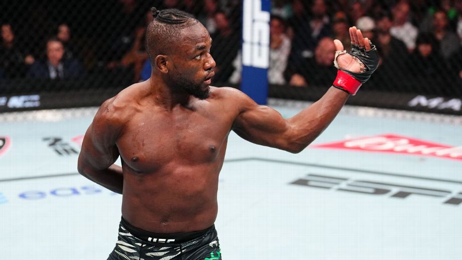 Manel Kape comemora seu triunfo contra Bulldog no UFC Tampa