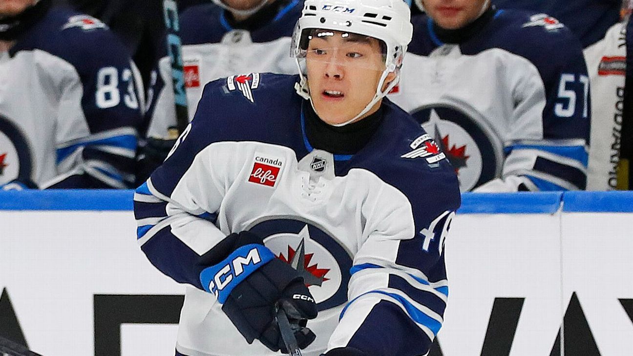 Jets sign He, 1st China-born player with NHL deal
