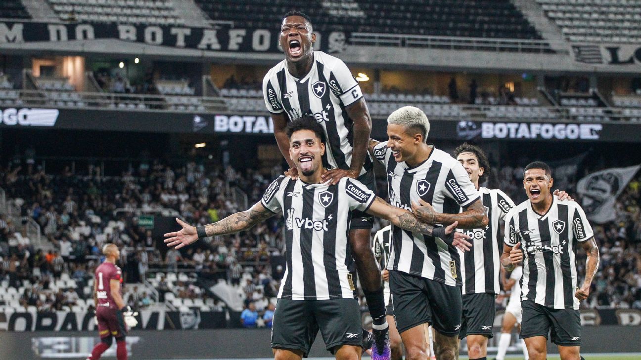 Botafogo se recupera de derrota na estreia, bate Portuguesa e vence a primeira no Carioca