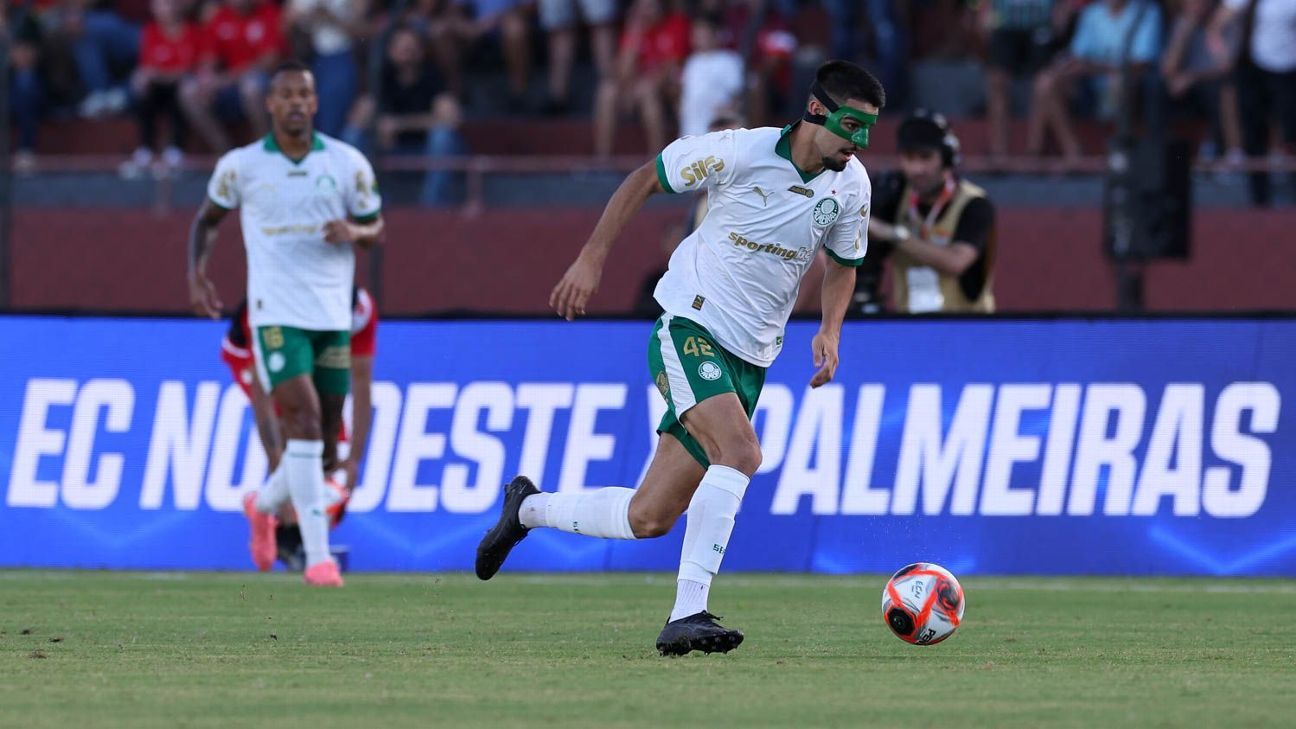 Abel pede mais vontade de Flaco López e reforça necessidade de novo camisa 9