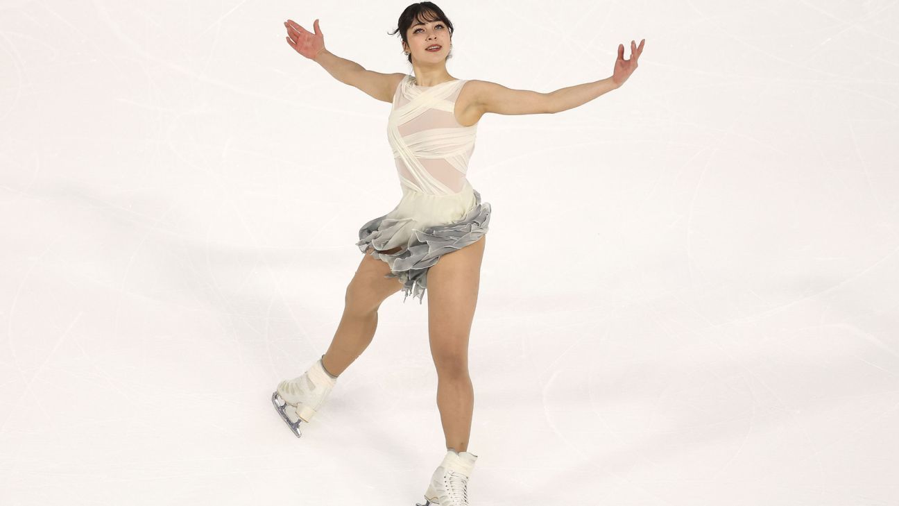 Liu leads at figure skating nationals in return