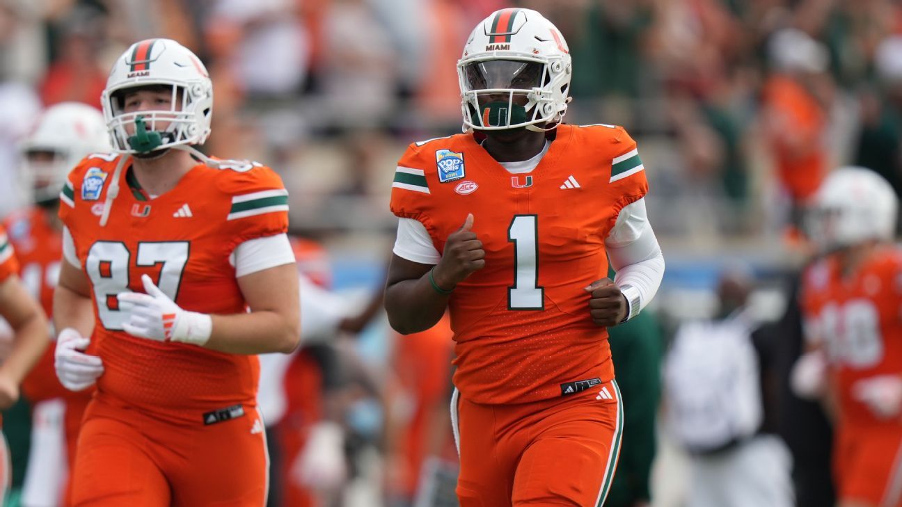 Miami's Ward wins Manning Award as top QB