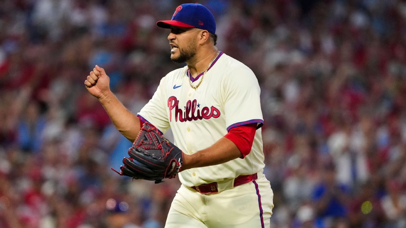 Sources: Royals boost bullpen with Estévez deal