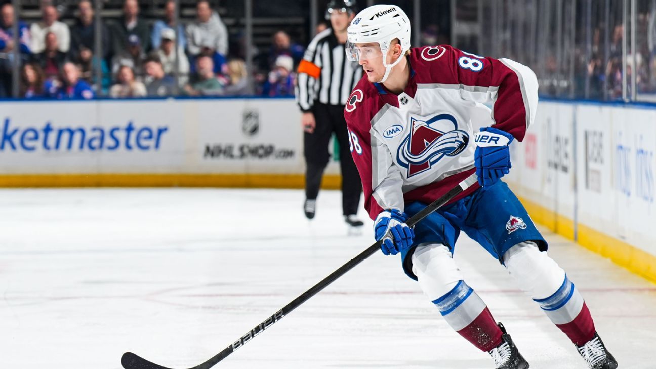 Avalanche sign forward Necas to 8-year extension