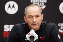 Bulls aim to leave NBA's 'middle' with busy deadline