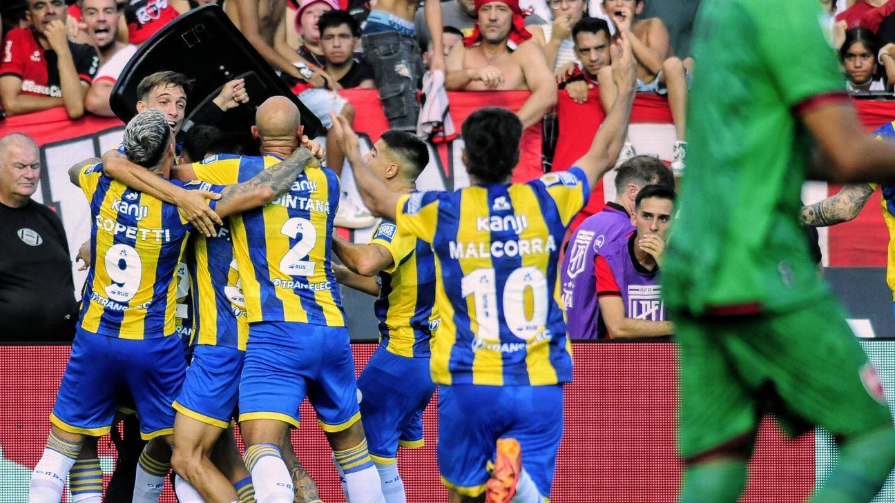 Rosario Central metió dos goles calcados y le ganó el clásico a Newell's - ESPN