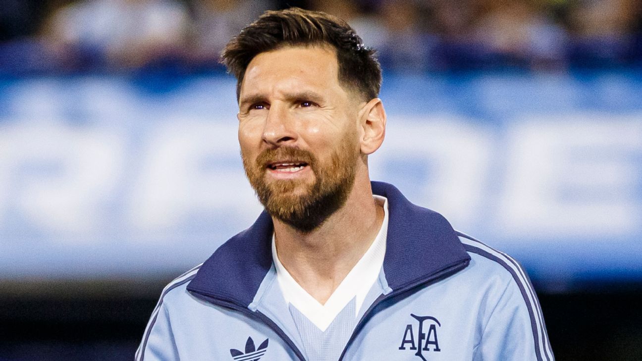 Messi vai ao Camp Nou e se declara ao Barcelona