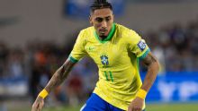 Técnico do Barcelona crava Raphinha fora até de confronto pela Champions e 'corneta' Seleção: 'É inacreditável...'