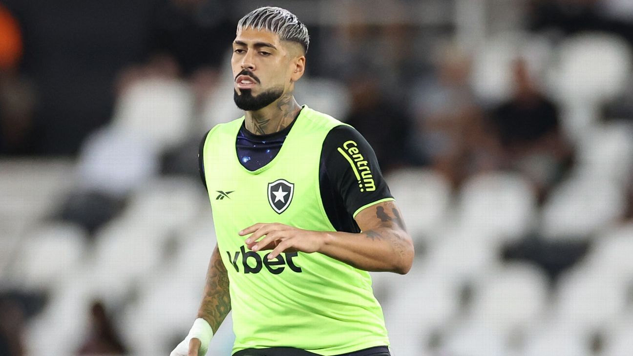 Barboza deixa jogo do Botafogo de muletas e preocupa pouco tempo antes do Mundial de Clubes