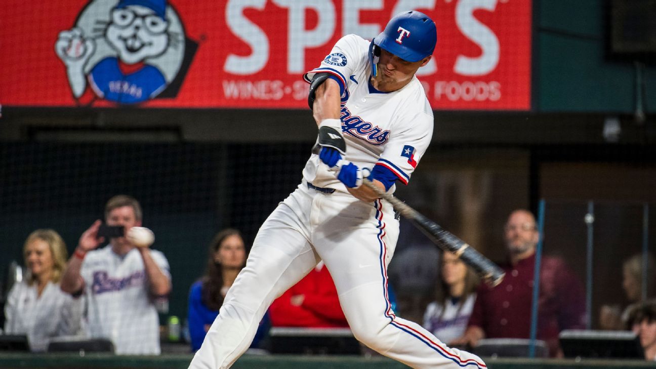 Seager 1-for-4 in return from IL, but Rangers fall